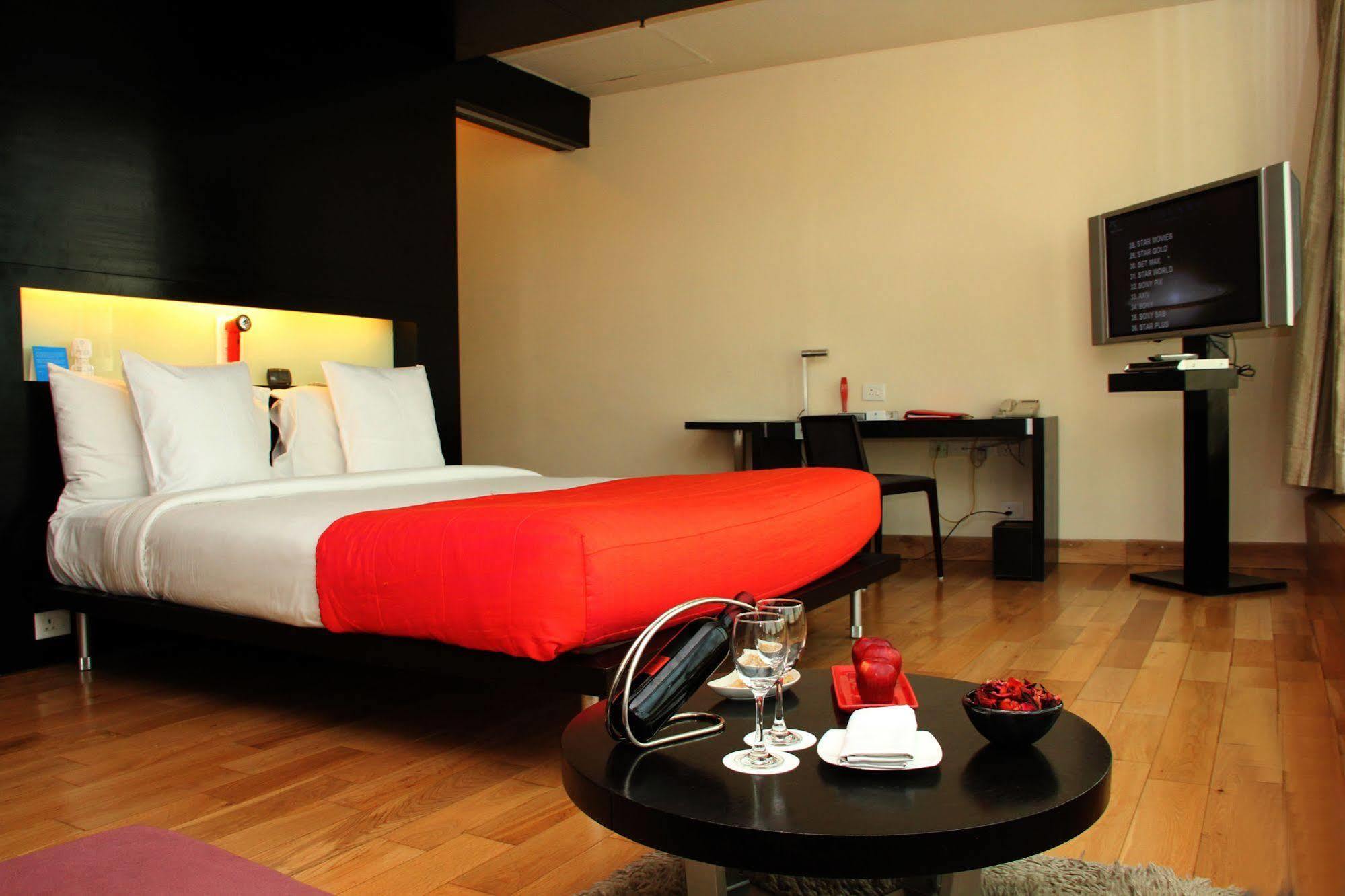 Galaxy Hotel & Spa غورغاون المظهر الخارجي الصورة