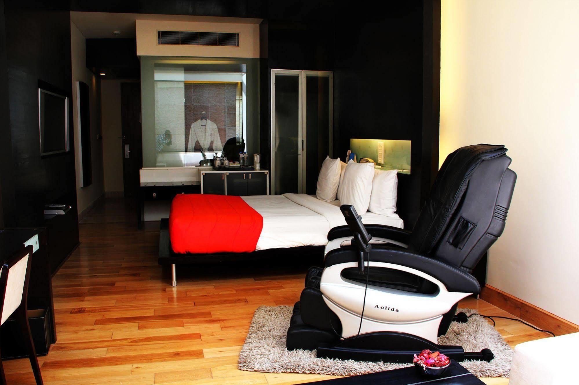Galaxy Hotel & Spa غورغاون المظهر الخارجي الصورة