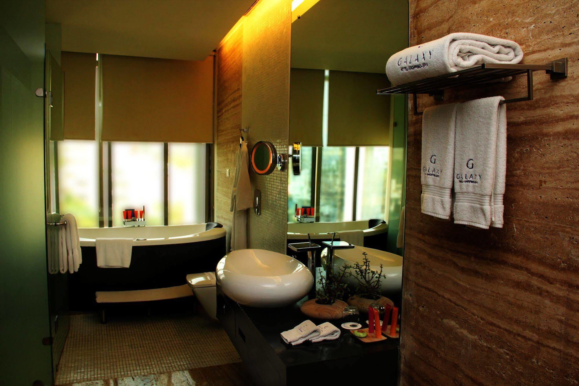 Galaxy Hotel & Spa غورغاون المظهر الخارجي الصورة